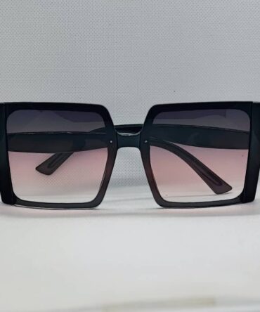 Lentes de sol cuadrados grandes de color negro
