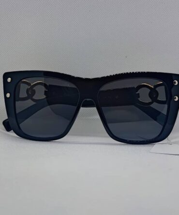 Lentes de sol Cuadrados negro con detalles de pedreria