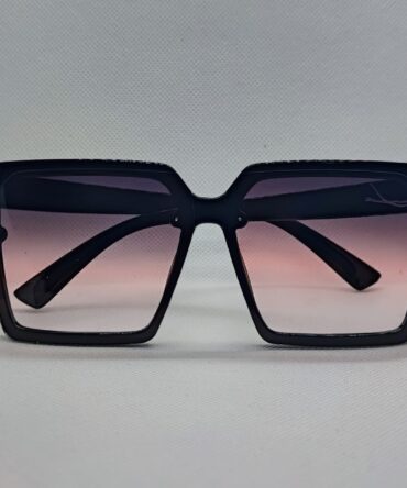 Lentes de sol cuadrados grandes de color negro